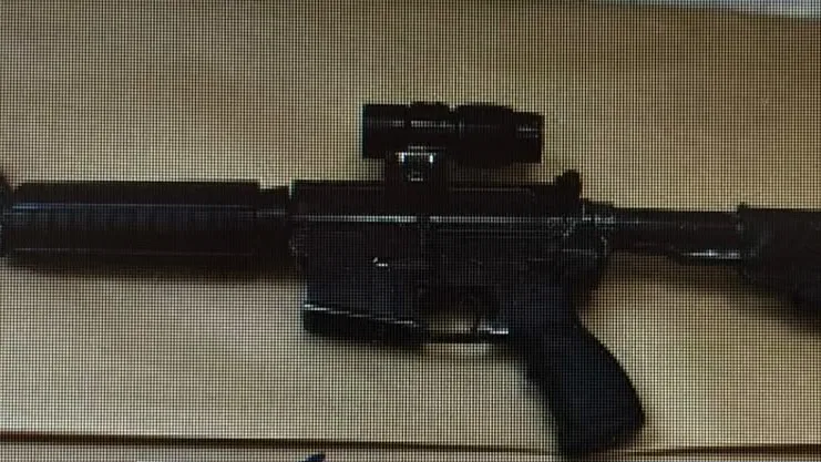 اعتقال شاب من طوبا الزنغرية بشبهة إطلاق النار على مصلحة تجارية وضبط بندقيتي M16